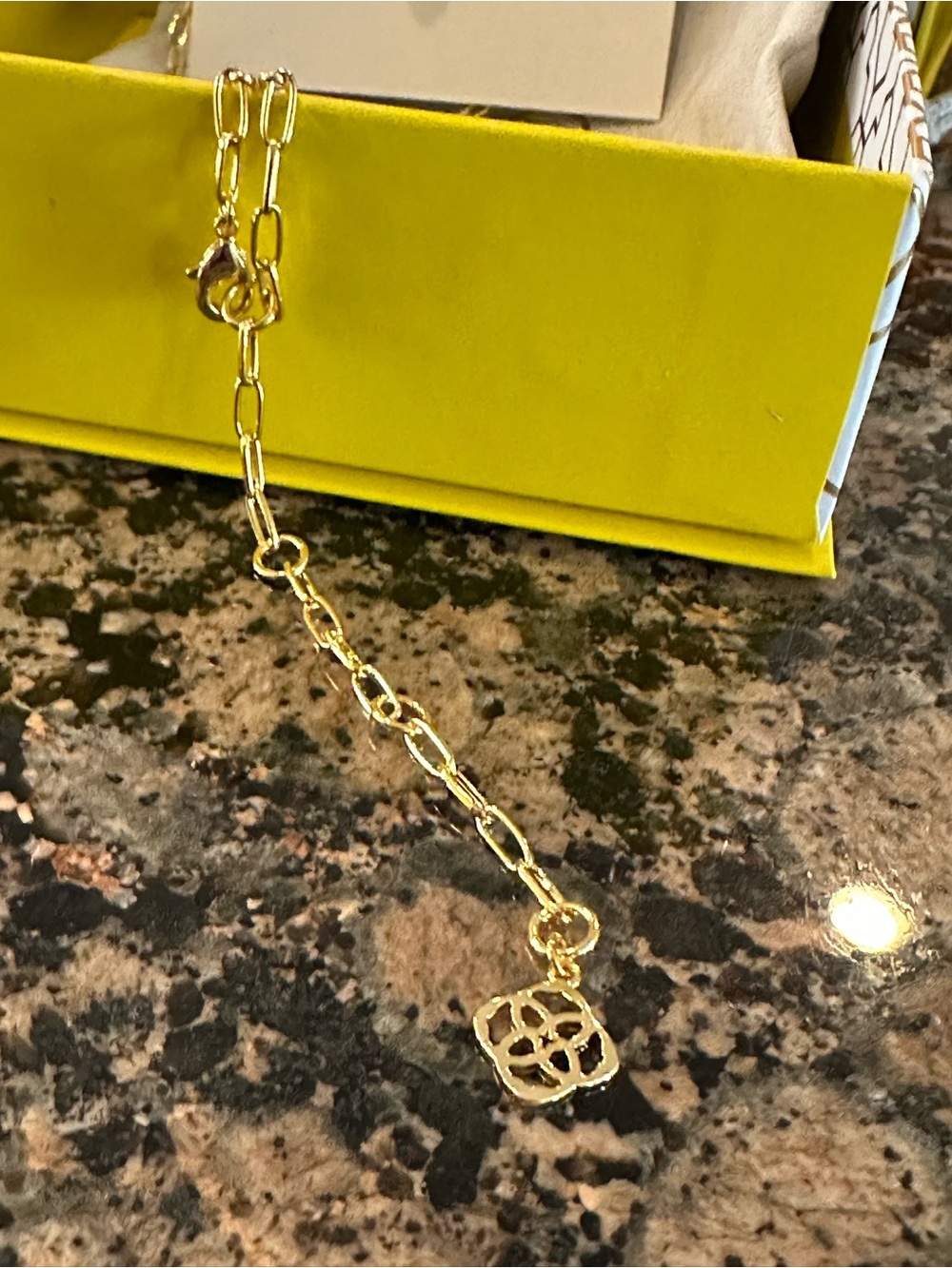Kendra Scott Pearl Letter R Pendant Necklace- Gold White Pearl NEW - Picture 6 of 10